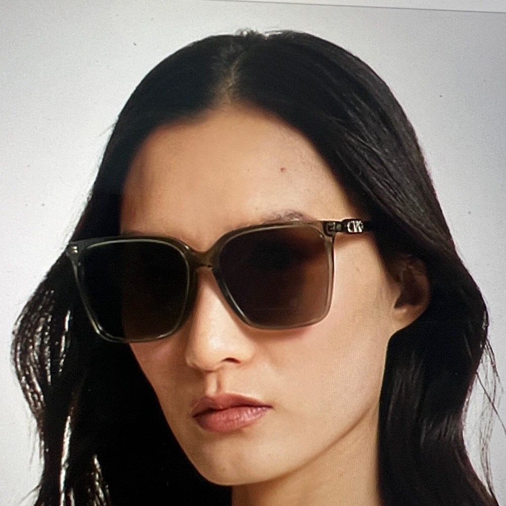 NEW- Michael Kors
Women's Canberra Polarized Sunglasses, Green Gradient - Picture 3 of 3